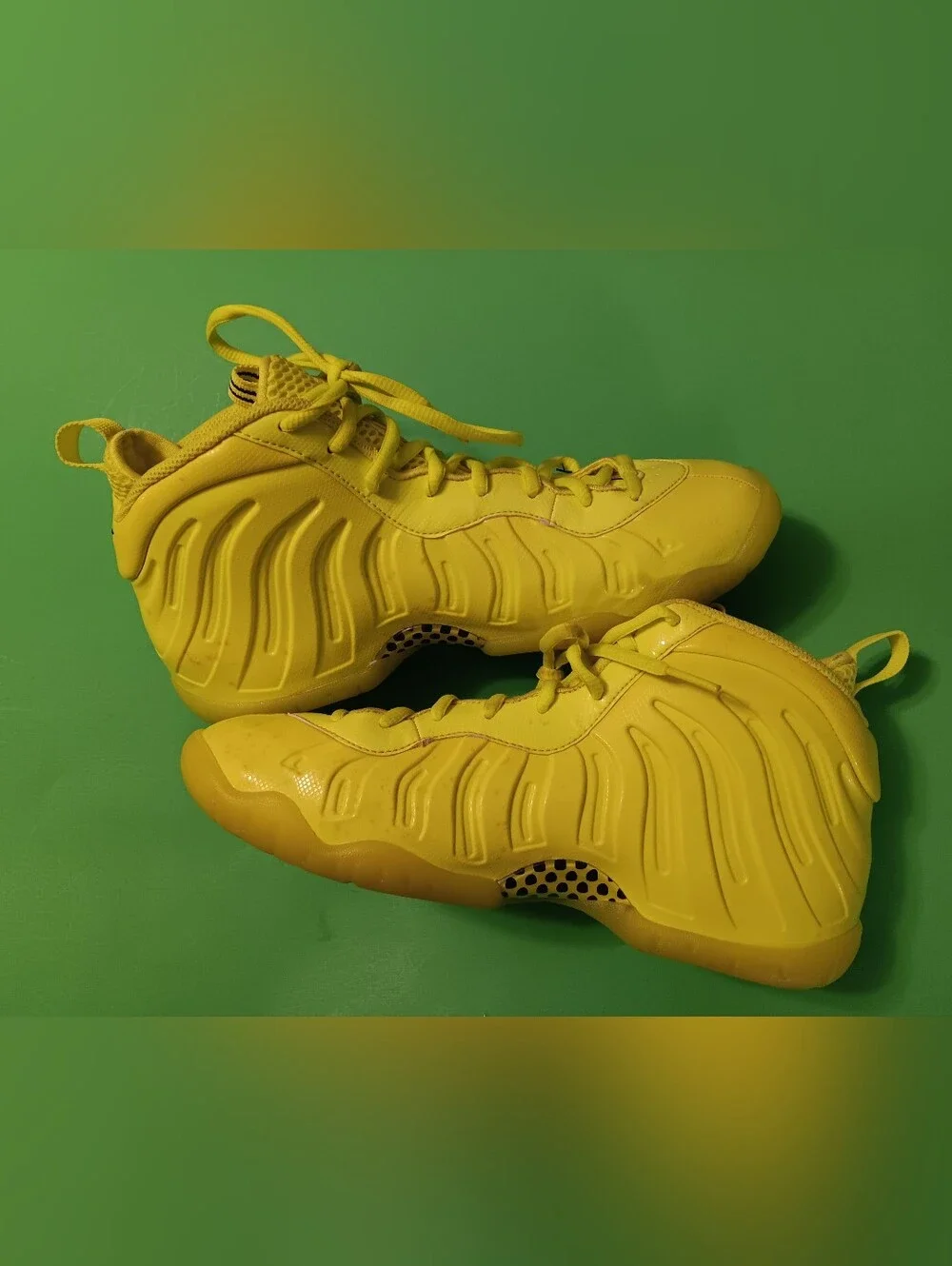 Nike Air Foamposite Pro Volt Green/Neon Shoes (CW1593-702)Preowned Youth Size 7